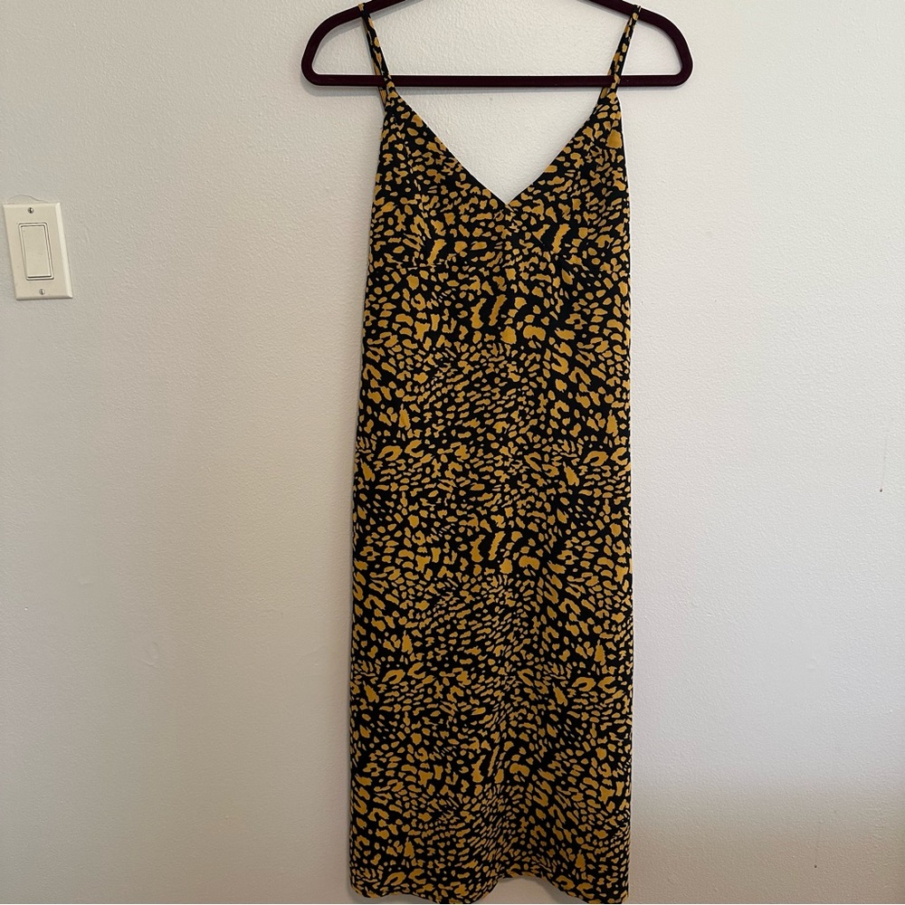 Midi leopard print dress with slit